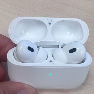 AirPods Pro 2nd Gen MagSafe charging case A2698